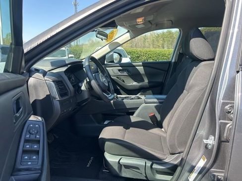 Used 2024 Nissan Rogue S image 14