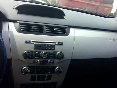 Used 2010 Ford Focus SES image 7