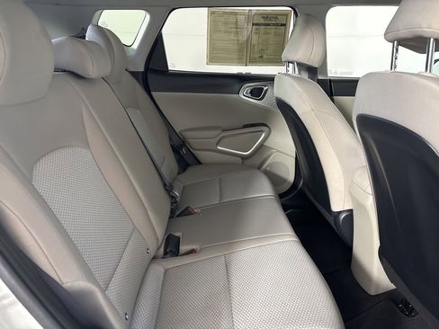 Used 2025 Kia Soul LX FWD image 24