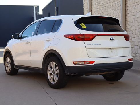 Used 2019 Kia Sportage LX FWD image 3