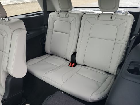 New 2026 Lincoln Aviator Reserve w/ Jet Appearance Package AWD/4WD image 27