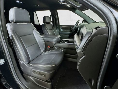 Used 2025 Chevrolet Tahoe Premier AWD/4WD image 28