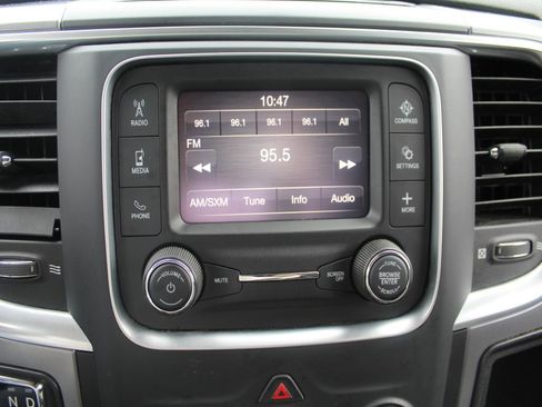 Used 2022 RAM 1500 Classic SLT image 6