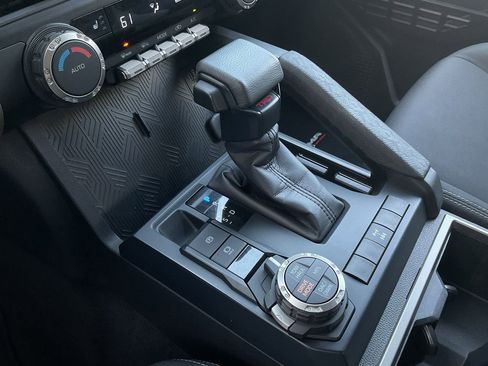 Used 2025 Toyota Tacoma TRD Off-Road image 38