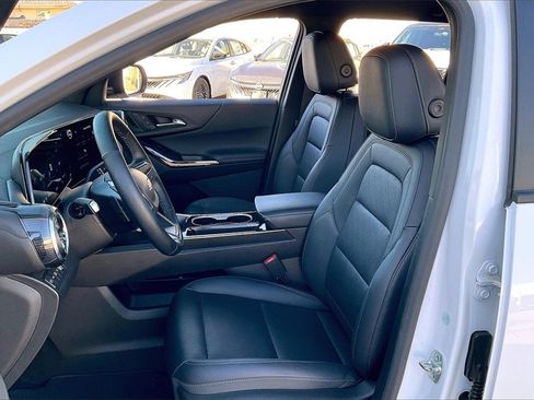 Used 2025 Chevrolet Equinox LT w/ Convenience Package II image 24