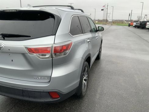 Used 2016 Toyota Highlander XLE image 19