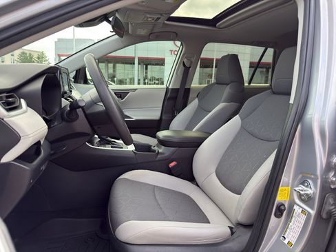 Certified 2022 Toyota RAV4 XLE w/ Convenience Package FWD image 10