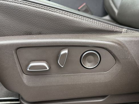 Used 2021 GMC Yukon XL Denali w/ Denali Premium Package image 30