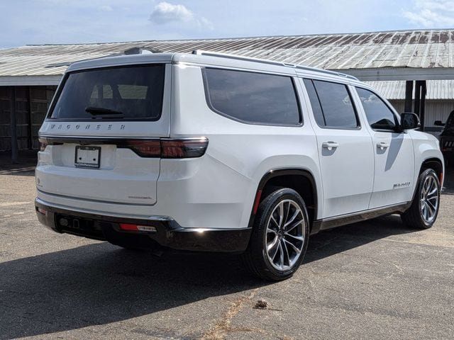 Used 2023 Jeep Wagoneer L Series III w/ Premium Group I AWD/4WD image 4