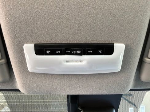 Used 2025 Nissan Versa SV FWD image 15