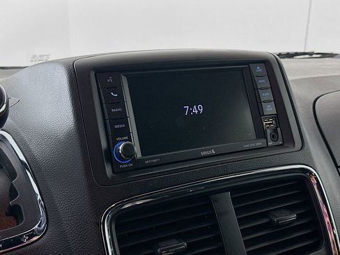 Certified 2019 Dodge Grand Caravan SXT image 19