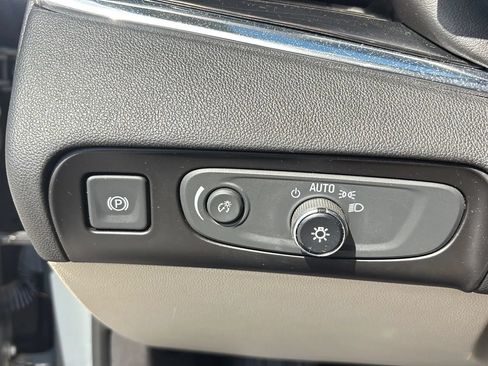 Used 2018 Buick Enclave Essence AWD/4WD image 24