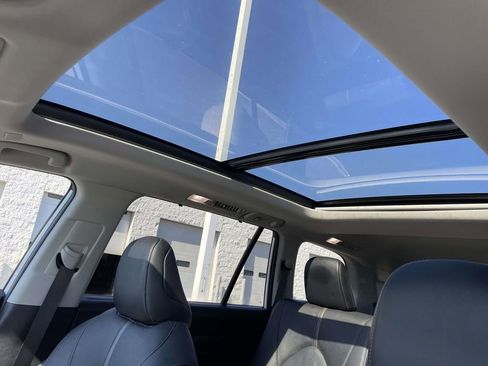 Used 2025 Toyota Grand Highlander AWD image 32