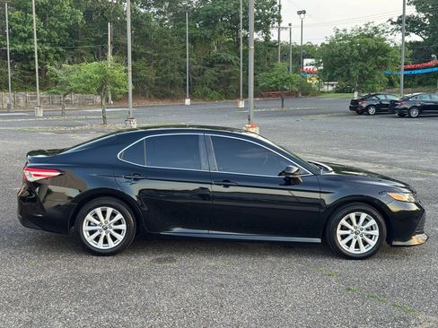 Used 2018 Toyota Camry LE FWD image 6