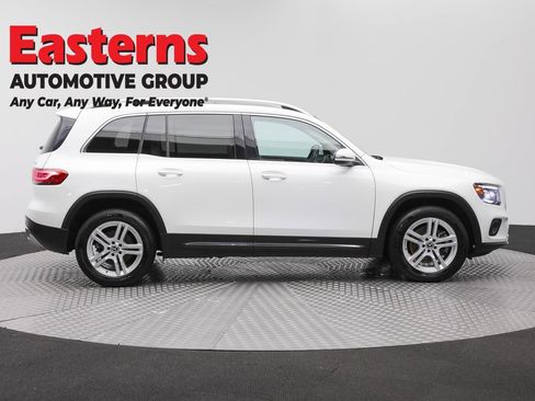 Used 2021 Mercedes-Benz GLB 250 4MATIC w/ Premium Package image 4