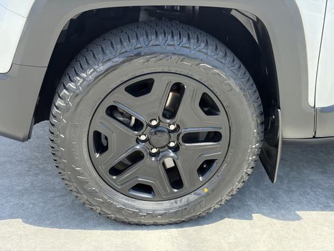 Used 2018 Jeep Renegade Trailhawk AWD/4WD image 8