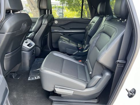 New 2025 Lincoln Navigator L Reserve w/ Jet Appearance Package image 27