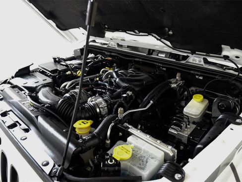 Used 2017 Jeep Wrangler Sahara image 35