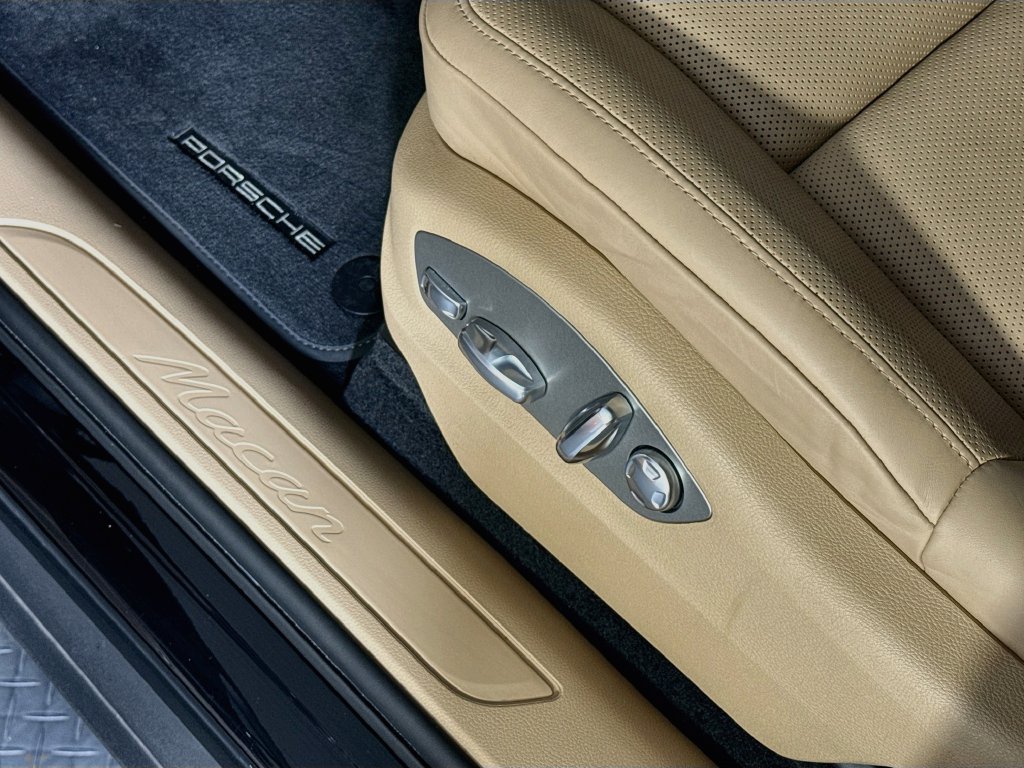 Certified 2026 Porsche Macan AWD/4WD image 23