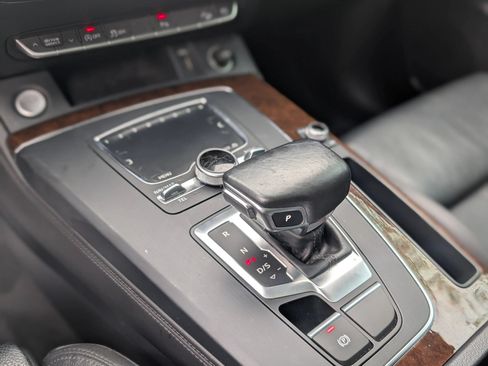Used 2019 Audi Q5 2.0T Premium Plus w/ Premium Plus Package AWD/4WD image 29
