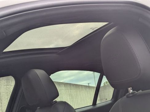 Used 2025 Alfa Romeo Giulia AWD image 16