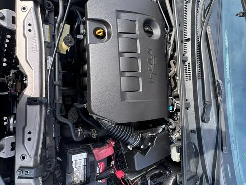 Used 2015 Toyota Corolla LE FWD image 19