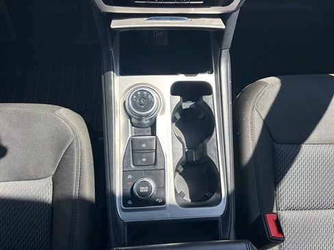 Used 2024 Ford Explorer XLT AWD/4WD image 37
