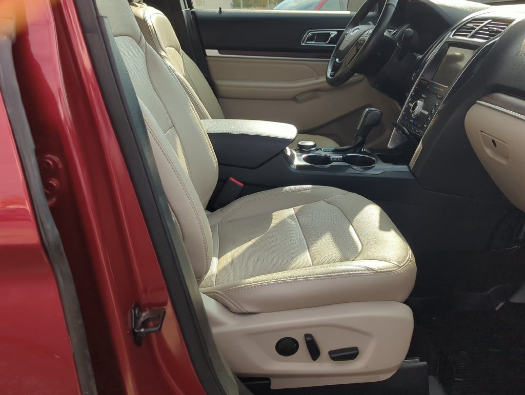 Used 2019 Ford Explorer Limited w/ Ford Safe & Smart Package AWD/4WD image 27