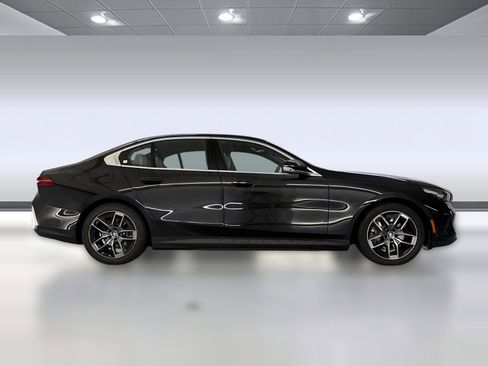 Used 2026 BMW i5 eDrive40 w/ Convenience Package image 7