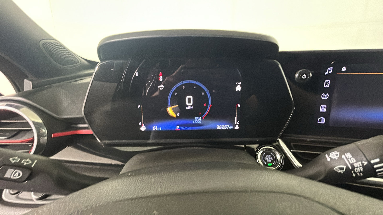 Used 2024 Chevrolet Trax RS w/ Sunroof Package FWD image 22