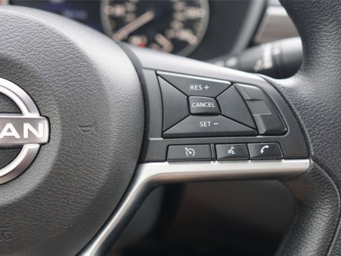 Used 2024 Nissan Altima 2.5 SV FWD image 16