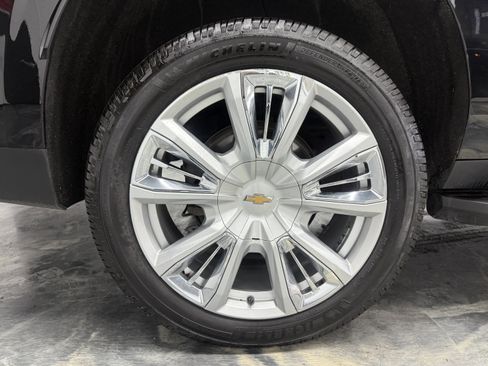 Used 2021 Chevrolet Suburban High Country image 32
