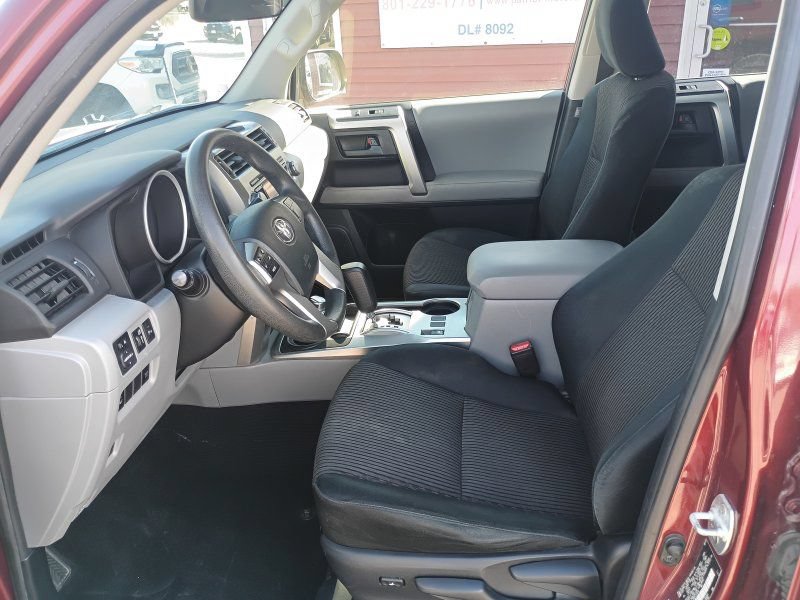 Used 2013 Toyota 4Runner SR5 AWD/4WD image 9