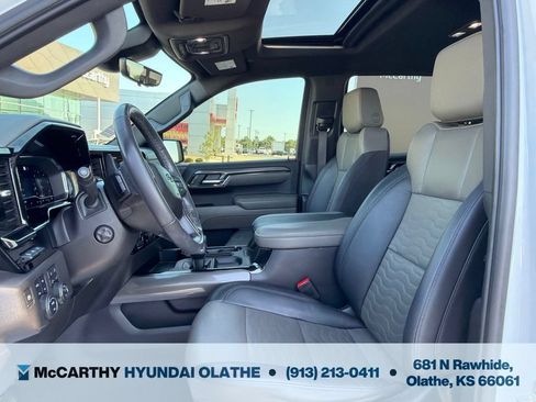 Used 2023 Chevrolet Silverado 1500 ZR2 w/ Technology Package AWD/4WD image 4