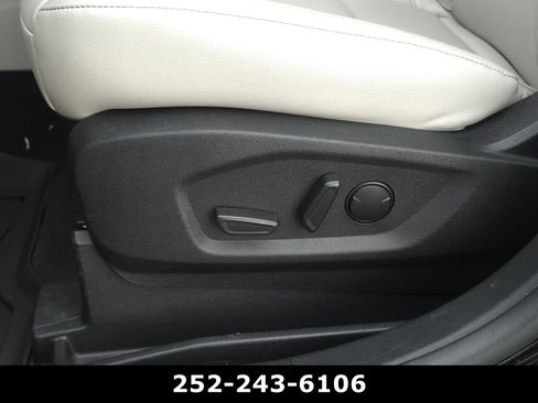 Used 2024 Ford Edge Titanium AWD/4WD image 11