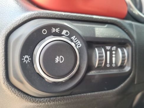 Used 2022 Jeep Wrangler Unlimited Rubicon w/ Cold Weather Group AWD/4WD image 12