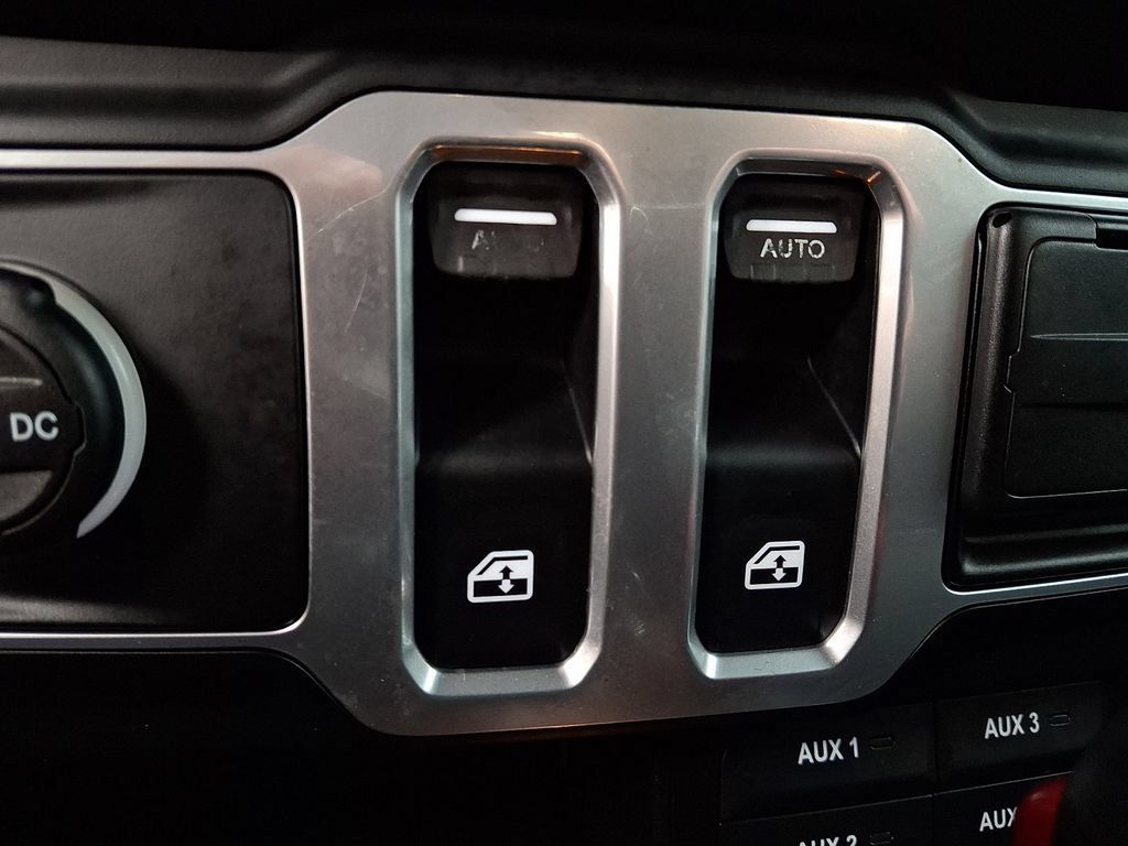 Used 2018 Jeep Wrangler Sport AWD/4WD image 22