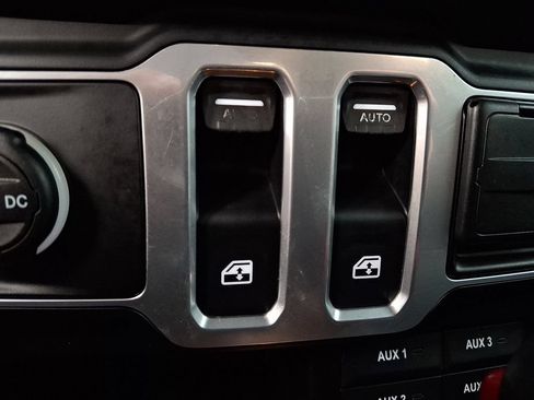 Used 2018 Jeep Wrangler Sport AWD/4WD image 22