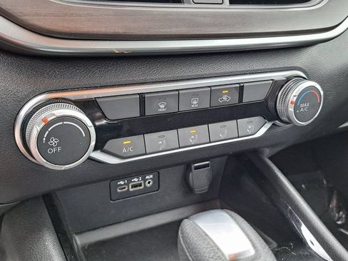 Used 2024 Nissan Altima 2.5 SV FWD image 15