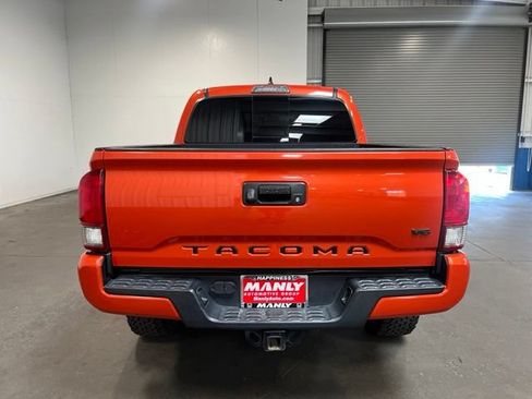 Used 2017 Toyota Tacoma TRD Sport w/ Tow Package AWD/4WD image 4