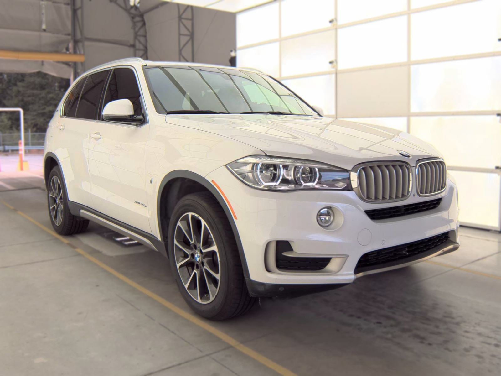 Used 2017 BMW X5 xDrive40e AWD/4WD image 4