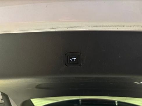 Used 2018 Chevrolet Traverse High Country AWD/4WD image 47
