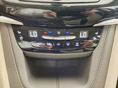 Certified 2024 Cadillac XT6 Premium Luxury w/ Technology Package FWD image 20
