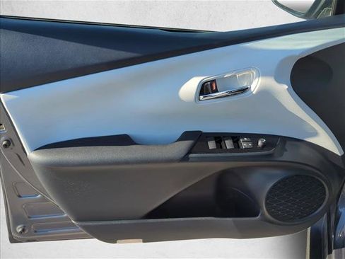 Used 2021 Toyota Prius XLE image 7