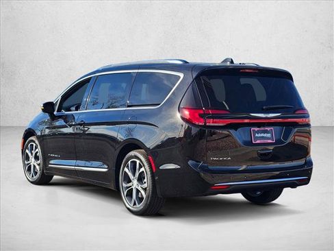 New 2026 Chrysler Pacifica Pinnacle FWD image 2