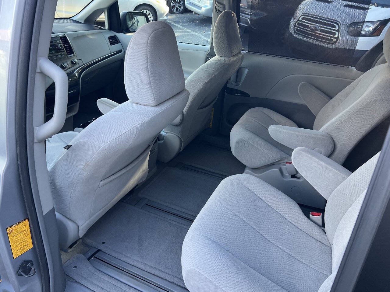 Used 2012 Toyota Sienna LE w/ Towing Pkg AWD/4WD image 20