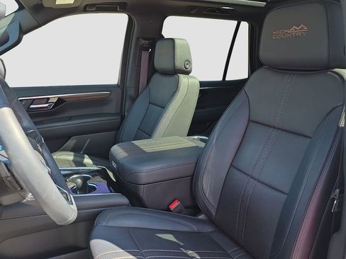 Used 2025 Chevrolet Tahoe High Country AWD/4WD image 7