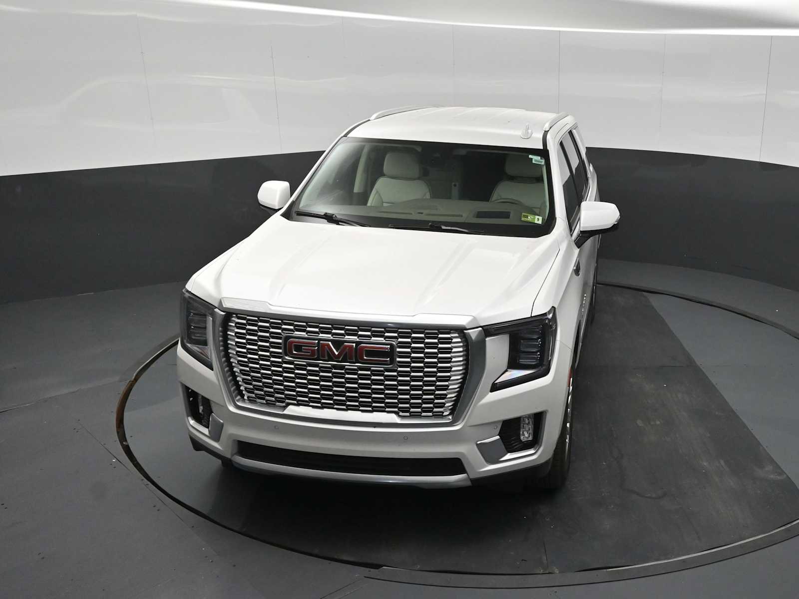 Used 2024 GMC Yukon Denali w/ Advanced Technology Package AWD/4WD image 19