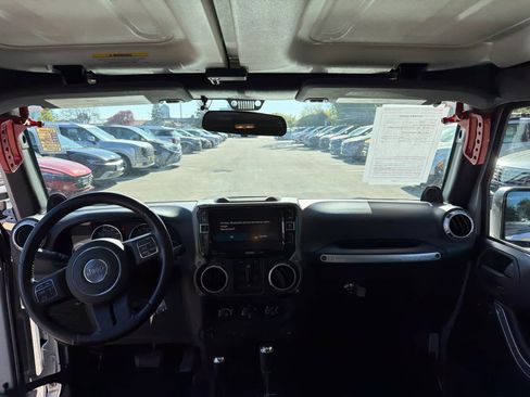 Used 2012 Jeep Wrangler Unlimited Sahara w/ Dual Top Group AWD/4WD image 7