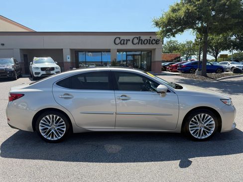 Used 2015 Lexus ES 350 w/ Ultra Luxury Package FWD image 7